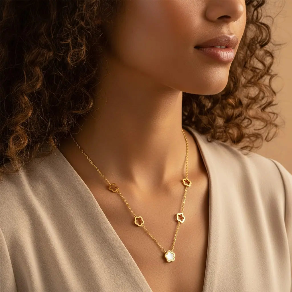 Collier Laura